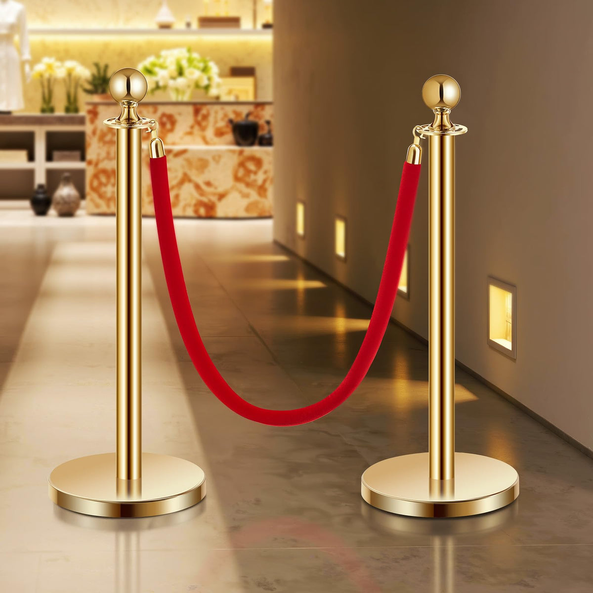 VEVOR 4 PCS Poste de Estaca de Acero Inoxidable de 1,5 m con Base Hueca de Inyección de Arena y 2 Cuerdas de Terciopelo Rojo, Barreras de Control de Multitudes para Teatro, Fiesta, Boda, Dorado