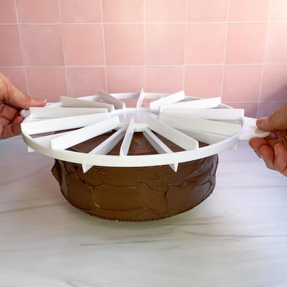 Ateco 1327 Marcador de porciones de pasteles, 10 o 12 rodajas, funciona para pasteles, Rojo/Blanco, 10-12 Portions, 1