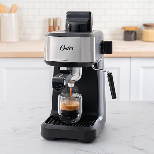 Oster Cafetera para Espresso y Cappuccino con Jarra de Vidrio | Tubo de vapor para espumar leche, con perilla de control, incluye cuchara medidora/aplanador, BVSTEM330