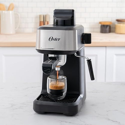 Oster Cafetera para Espresso y Cappuccino con Jarra de Vidrio | Tubo de vapor para espumar leche, con perilla de control, incluye cuchara medidora/aplanador, BVSTEM330