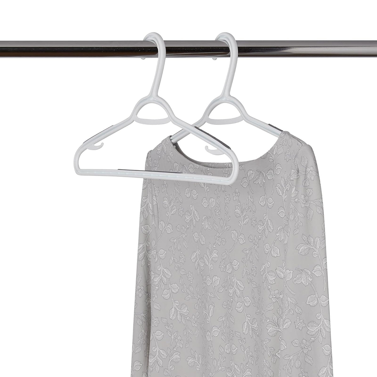 neatfreak - Juego de 10 Perchas Antideslizantes Delgadas para Ahorrar Espacio con Ganchos de lencería y Pantalones/Barra de Accesorios, Ganchos patentados de plástico Blanco con Marco W