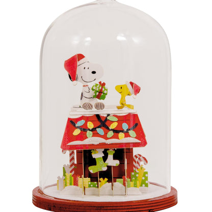 Hallmark Peanuts Snoopy's Doghouse Cloche - Adorno de Navidad, Vidrio y Papel, Regalos para fanáticos de los Cacahuetes