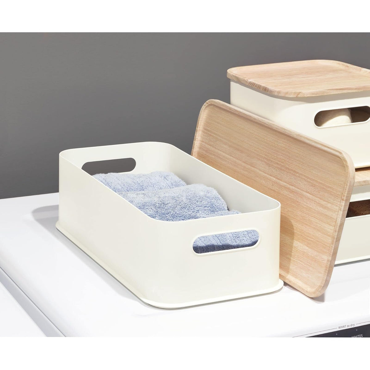 iDesign cubeta de Almacenamiento Mediano de plástico Reciclado con Asas y Tapa de Madera de Paulownia, 8.4 x 11 x 5 Pulgadas, Coco