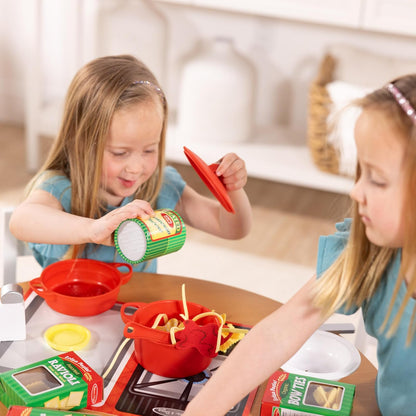 Melissa & Doug Pasta para Preparar y Servir, Juego de Imitación, Juego de Cocina en Fieltro, Fácil de Usar (más de 50 Piezas)
