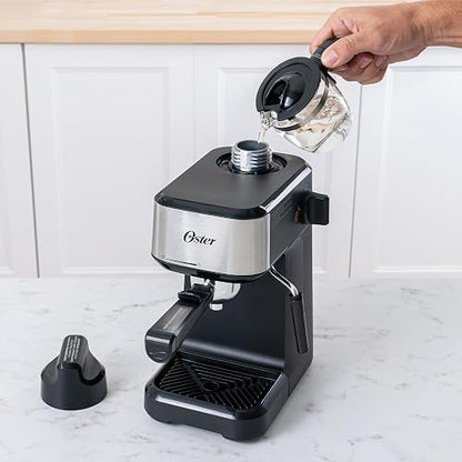 Oster Cafetera para Espresso y Cappuccino con Jarra de Vidrio | Tubo de vapor para espumar leche, con perilla de control, incluye cuchara medidora/aplanador, BVSTEM330