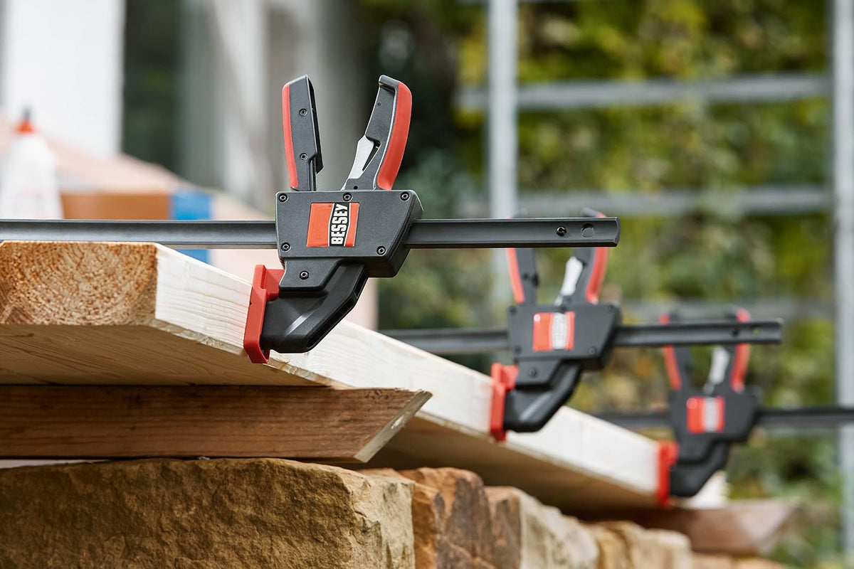 BESSEY EHK SERIES - Fuerza de sujeción de 600 libras - 18 pulgadas - Juego de abrazaderas de gatillo EHKXL18-3.6 pulgadas Profundidad de garganta: abrazaderas de madera, herramientas y equipos para