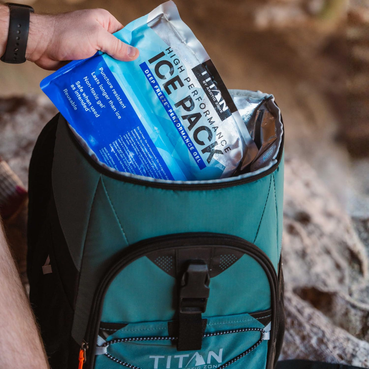 Titan by Arctic Zone - Mochila enfriadora, Bolsa aislada de Lado Suave con Forro a Prueba de Fugas y Correas Acolchadas, para Almuerzo, Picnic y Viajes, Capacidad de 24 latas