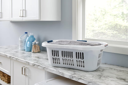 Rubbermaid Commercial Products – Cesto para Ropa Sucia y Organizador de Lavandería, Canasta de Plástico para el Hogar, de 52 L, Blanco FG299787WHT
