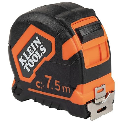 KLEIN TOOLS 9375 | Flexómetro Magnético | 7.5 M | Medición Precisa | Flexometro con imán potente para mayor control; su cinta metrica de doble lectura facilita mediciones precisas y rápidas.
