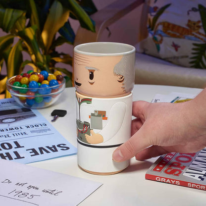 CosCups by Numskull Back to The Future Doc - Taza de cerámica café con funda de goma de 400 ml, producto oficial de regreso al futuro