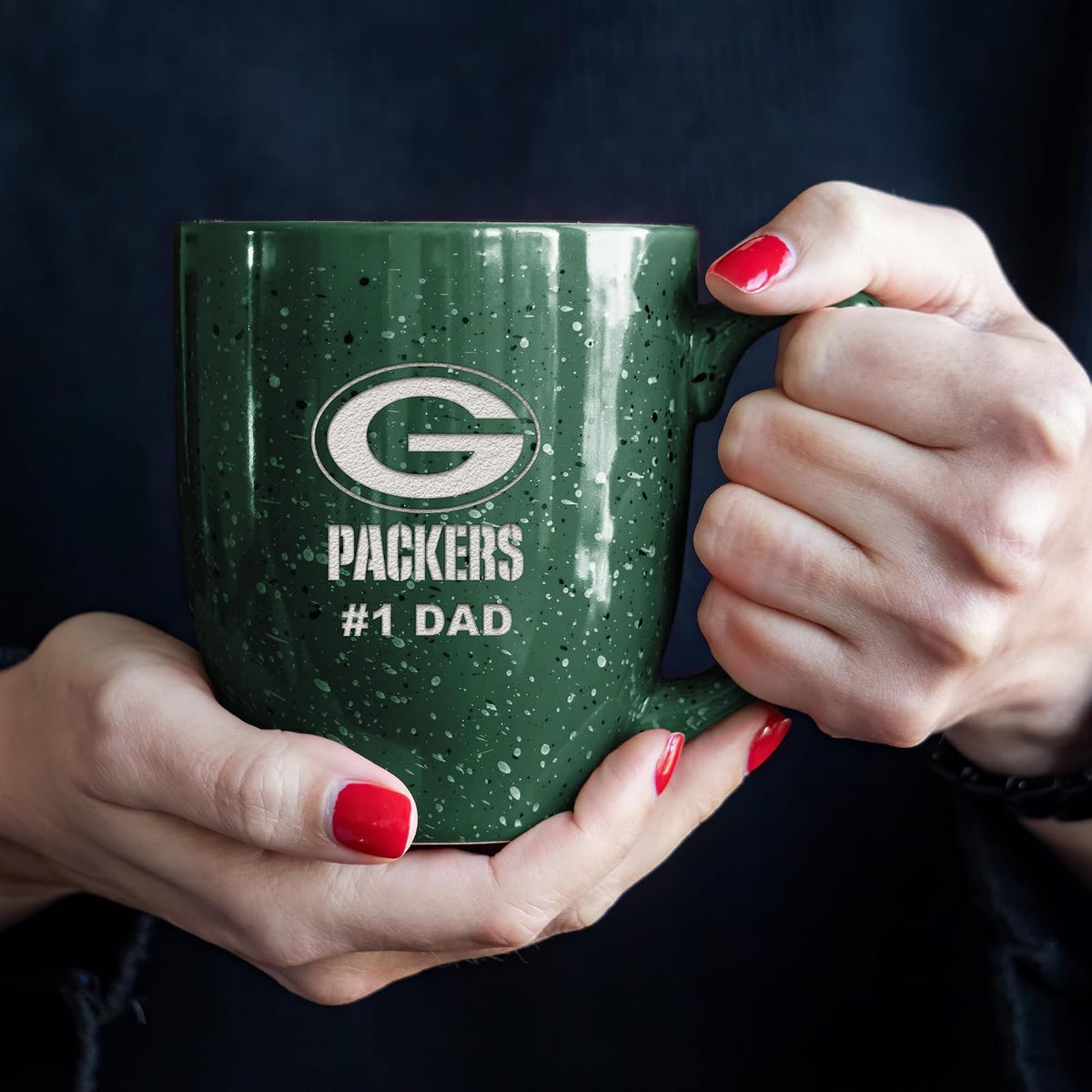 Rico Industries NFL Football Green Bay Packers #1Dad - Taza de café de cerámica moteada grabada con láser de color del equipo de 16 onzas