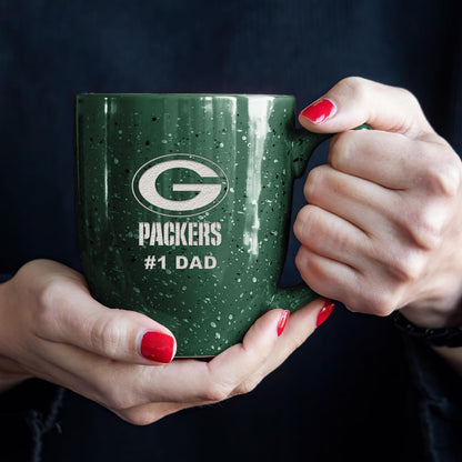 Rico Industries NFL Football Green Bay Packers #1Dad - Taza de café de cerámica moteada grabada con láser de color del equipo de 16 onzas