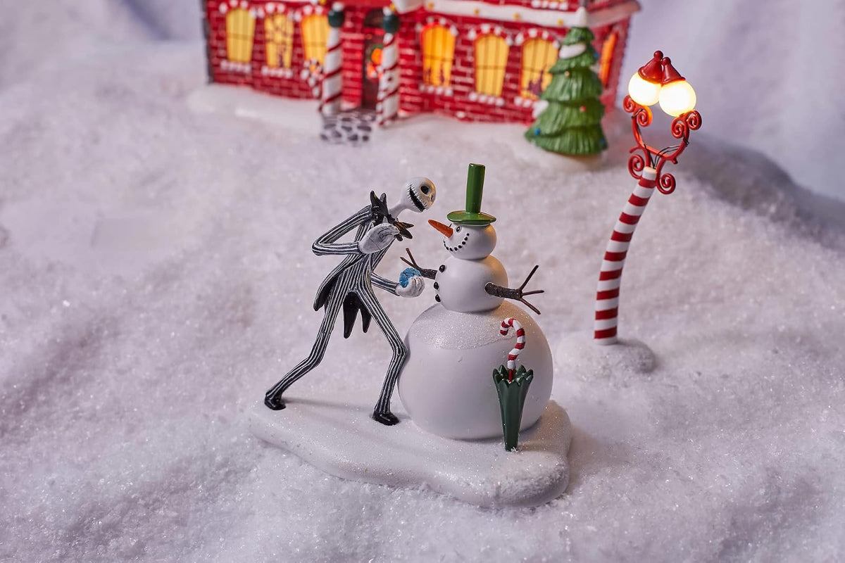 Department 56 Disney The Nightmare Before Christmas Village Accessories Jack Skellington ve su Primer muñeco de Nieve, 3.9 Pulgadas, Multicolor