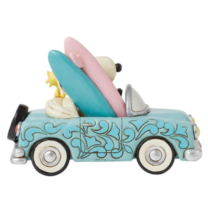 Enesco Peanuts by Jim Shore Collection Snoopy y Woodstock en Automóvil con Figura de Tablas de Surf, Resina de Piedra Hecha a Mano Pintada de Cacahuetes coleccionables, Estatua de decoración del hogar
