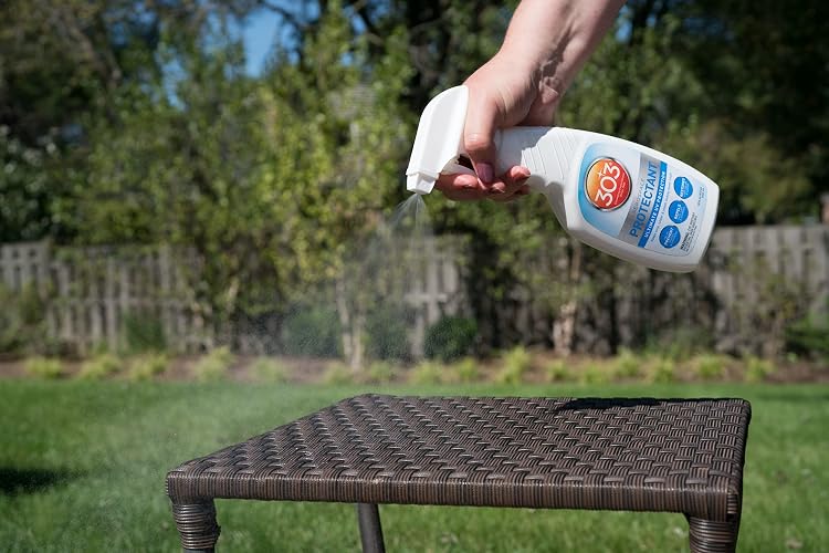 303 Productos (30308CSR) Spray protector UV para vinilo, plástico, goma, fibra de vidrio, cuero y más - Repelente de polvo y suciedad - No tóxico, acabado mate, 16 onzas líquidas oz., Blanco