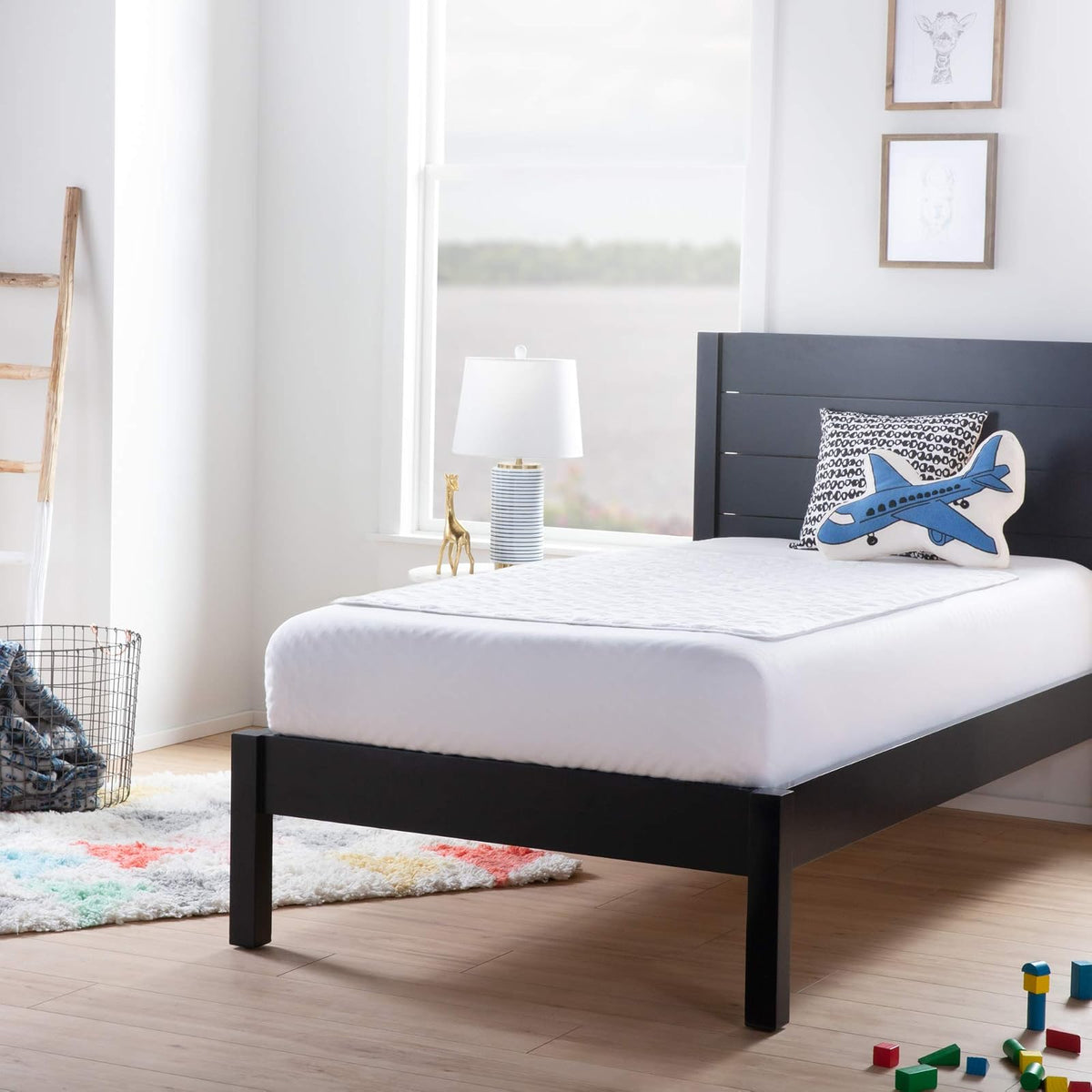 Linenspa - Protector de Sábanas y Colchón 100% Impermeable - Antiderrapante y Altamente Absorbente - Lavable a Máquina - Acolchado y Suave - 86 x 132 cm