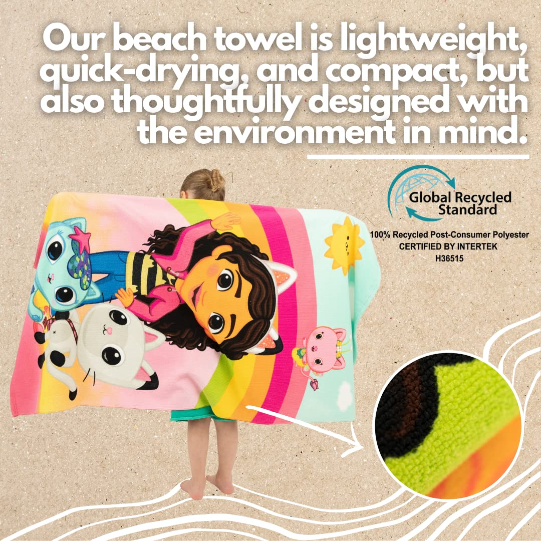 Franco DreamWorks Gabby's Dollhouse Kids - Toalla de baño, 100% reciclada, Suave, Ligera, Hecha de Botellas de plástico Reciclado, 58 x 28 Pulgadas, (Producto 100% Oficial con Licencia Oficial)