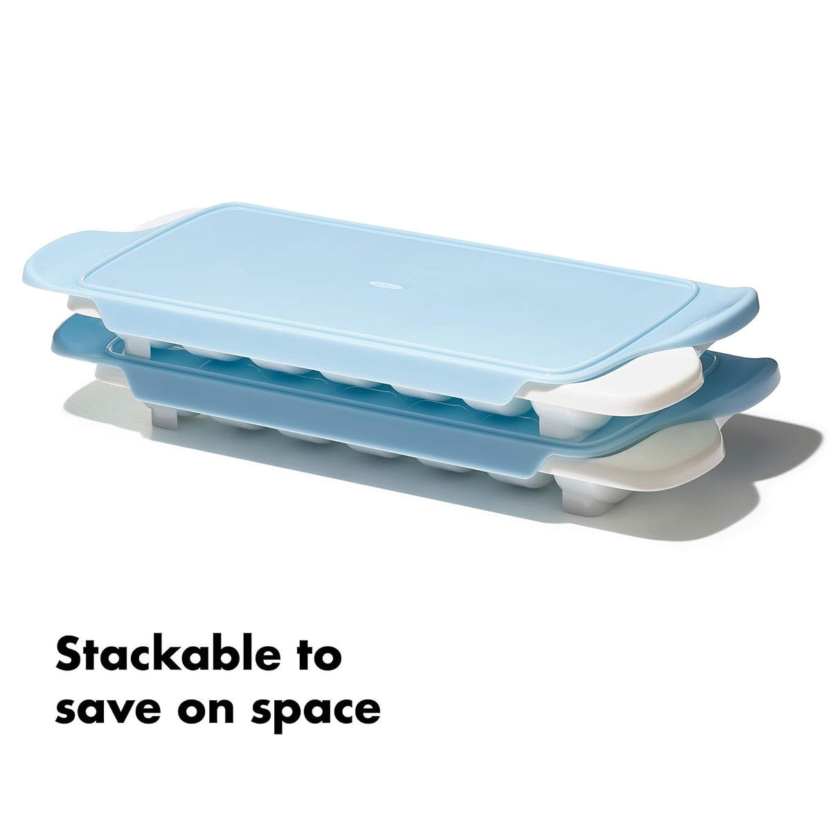 OXO Good Grips - Bandeja para cubitos de hielo (2 unidades) | OXO Good Grips Bandeja flexible para cubitos de hielo con tapa, paquete de 2, azul y blanco