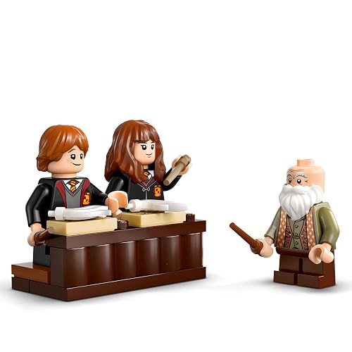 LEGO® Harry Potter™ Castillo de Hogwarts™: Clase de Encantamientos Juguete mágico, Juego con salón y 3 Personajes, Divertido Regalo para niñas, niños y Fans de 8 años o más 76442