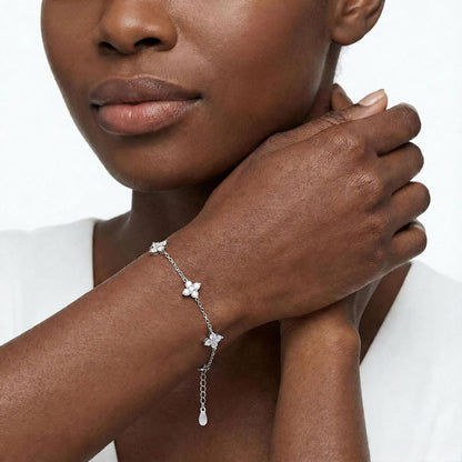 Xyphielle Pulsera de Trébol de la Suerte Color Plata para Mujer, Joyería para Mujer Regalo para Novia Esposa Mamá, Elegante para San Valentín Navidad Aniversario Cumpleaños