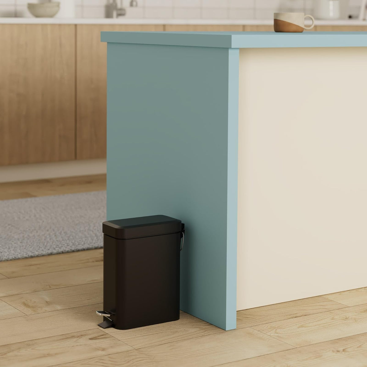 Home Zone Living - cubeta de basura pequeño de 1.3 galones con tapa y pedal, papelera de acero inoxidable con diseño delgado para el hogar y la oficina, negro mate, 5 litros
