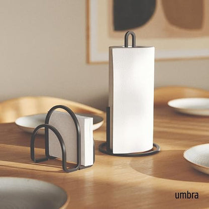 Umbra Squire Servilletero, Negro | Divisor integrado, funciona como asa, parece hierro fundido, fácil de transportar, se adapta a servilletas de cena