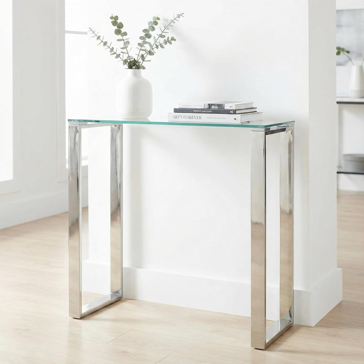 Cortesi Home Forli - Mesa de Consola pequeña de Entrada de Vidrio contemporáneo y Acabado de Acero Inoxidable de 28 Pulgadas de Ancho, Color Plateado y Transparente