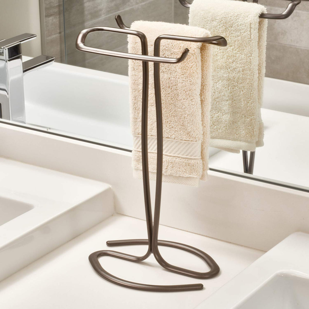 InterDesign Axis Toallero de pie, portatoallas pequeño de Metal para Lavabo, Bronce
