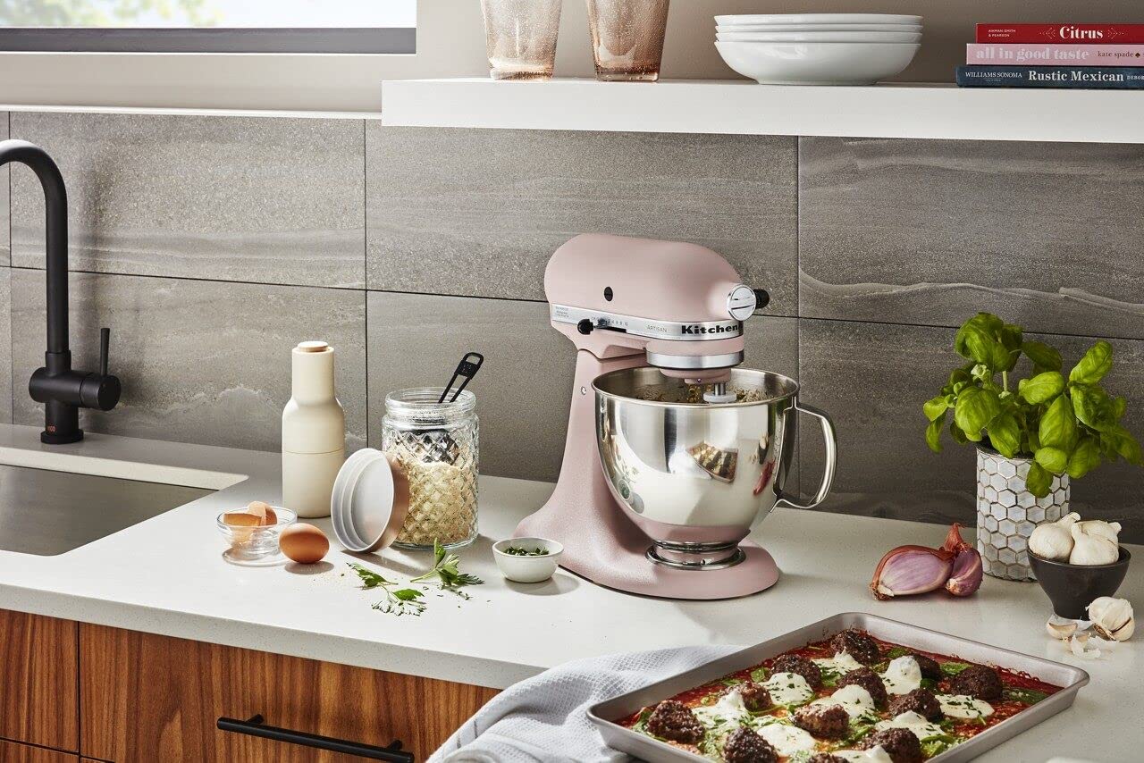 KitchenAid KSM150PSFT Artisan Series - Batidora de pie con protector de vertido, color rosa pluma