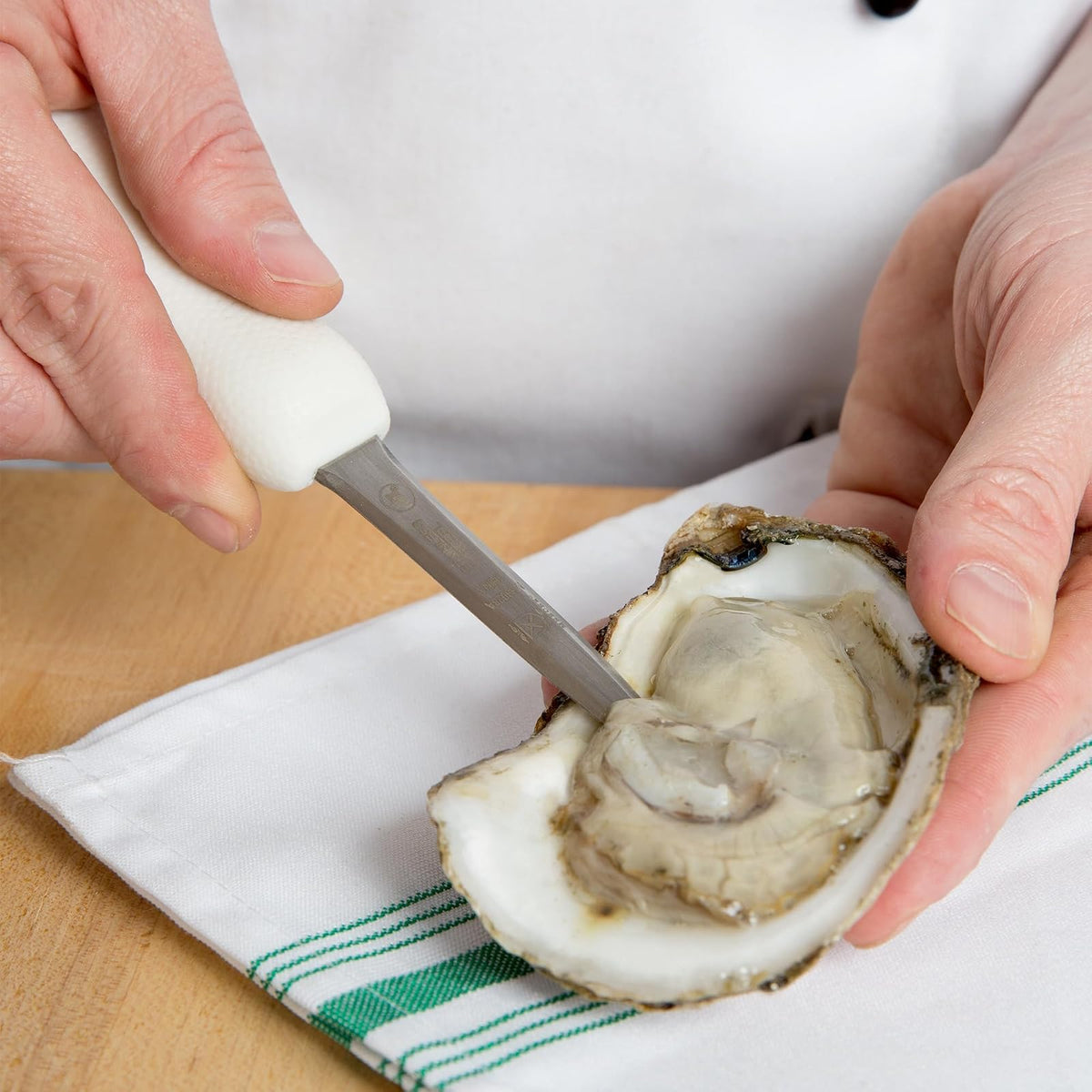 Mercer Culinary Boston Style Oyster cuchillo con mango de polietileno, 3 pulgadas, blanco