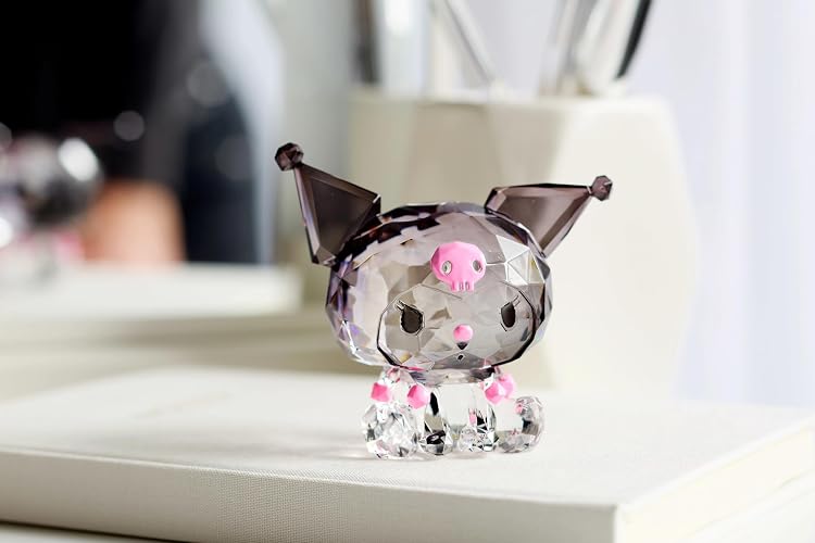 Enesco FACETS Sanrio Kuromi Figura en Miniatura sentada, 1.8 Pulgadas, Multicolor