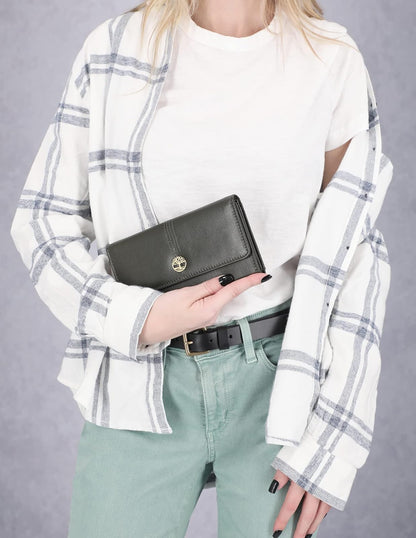 Timberland portafolios de piel con solapa RFID para mujer