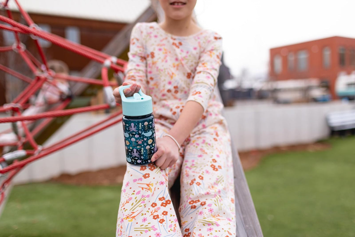 Simple Modern CoComelon - Botella de agua para niños, de plástico, sin BPA, con tapa de popote a prueba de fugas, reutilizable y duradera para niños pequeños, niñas, colección Summit | 12 onzas, melón