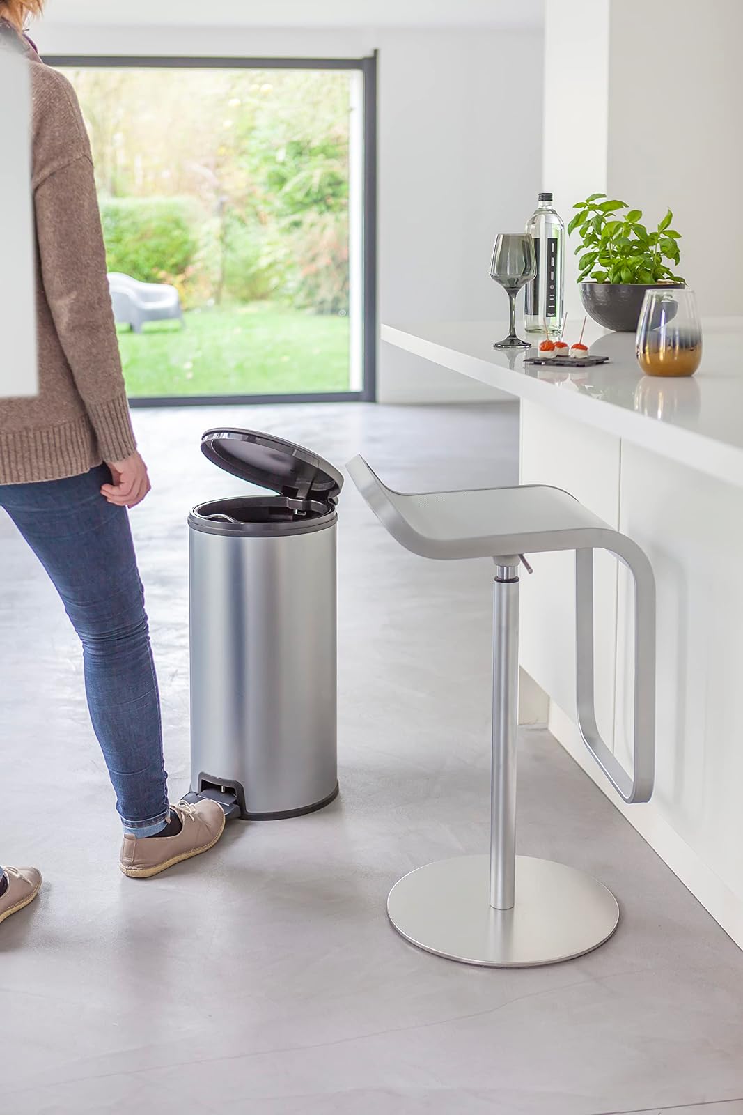 Curver - Cesto Deco Bin Round Pedal, Cesto de Basura Redondo, 30L, Bote antihumedad