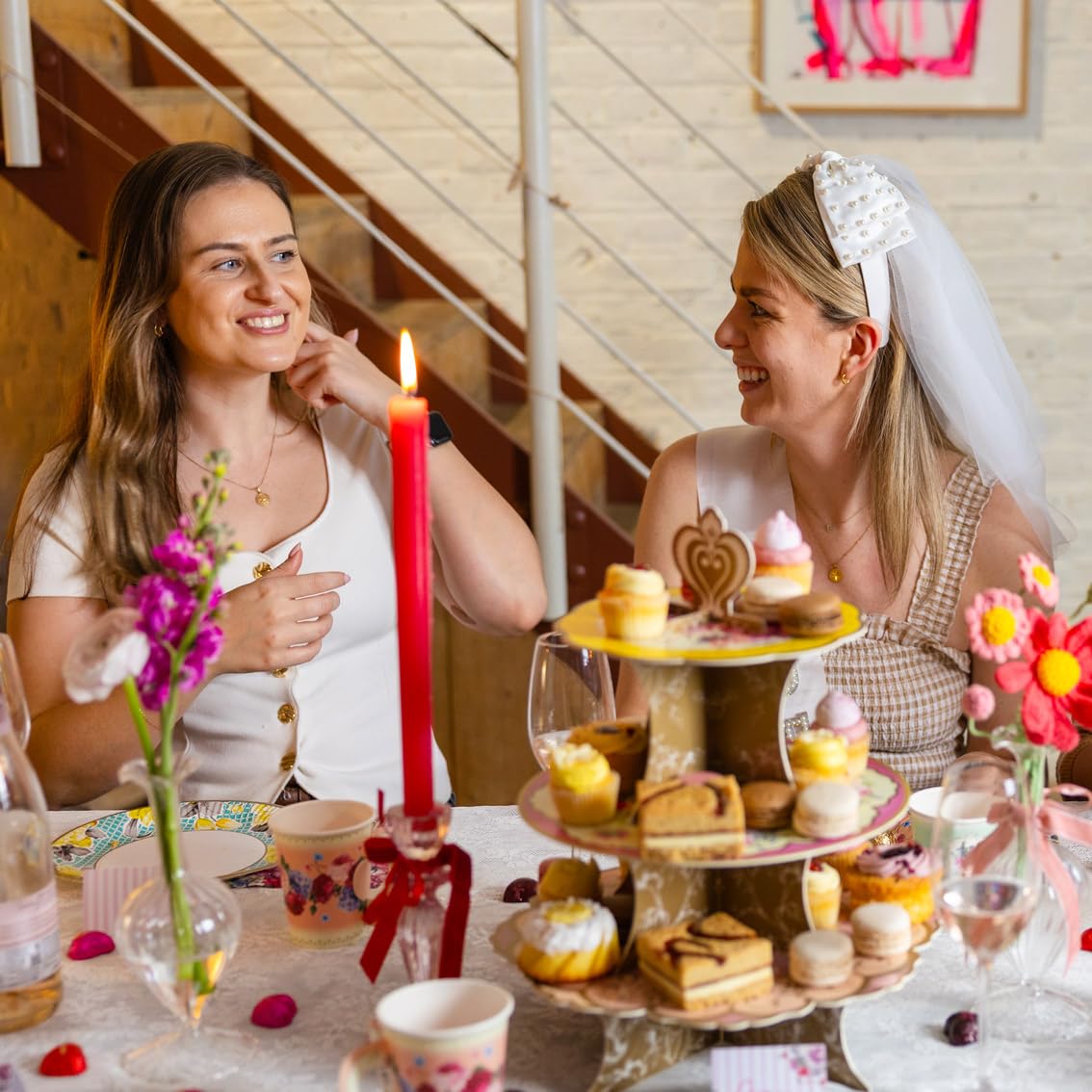 Juego de vajilla desechable para 16 invitados con diseño floral de tarde/té de tarde/fiesta para 16 invitados, bonito juego de platos de papel, servilletas para tazas de té, mantel para cumpleaños