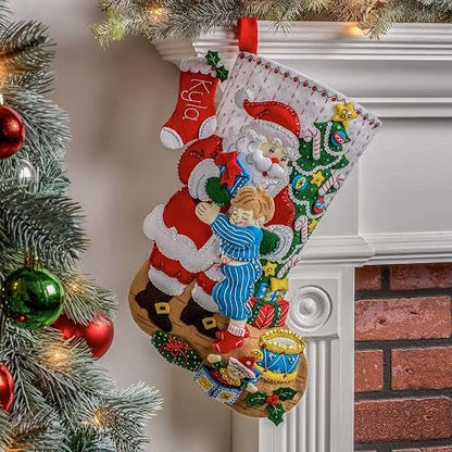 Bucilla Hugs, Kit de Calcetines de Navidad con Apliques de Fieltro, 18 Pulgadas (89253E)