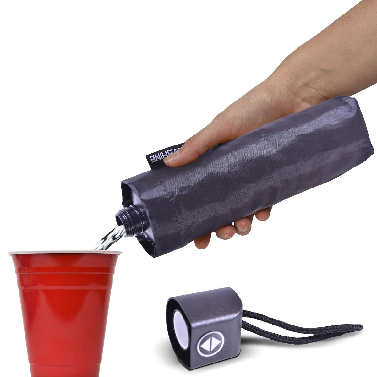 GoPong - Juego de 2 Botellas de Alcohol Ocultas Rain or Shine en Forma de Paraguas, Incluye Embudo y Boquilla para Verter