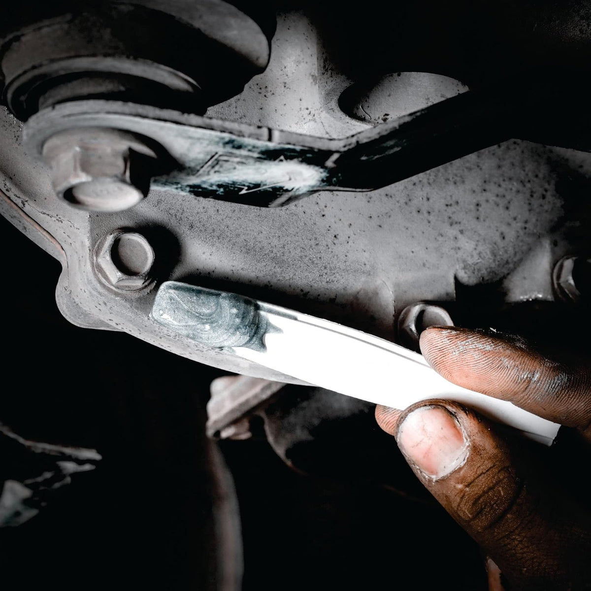 Adhesivo epóxico 5 Minutos® PLASTI Alum® DEVCON® jeringa 25 ml con Pigmento de Aluminio Secado rápido.