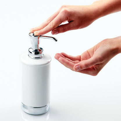 InterDesign iDesign - Dispensador de jabón para baño o Cambiador, sostiene jabón de Manos o Platos, Color Blanco