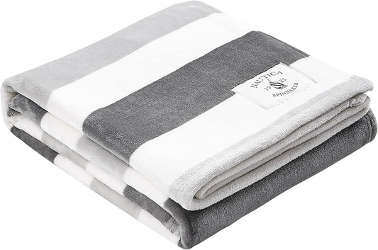 Nautica - Manta de Forro Polar súper Suave y acogedora, Esencial para habitación de recámara (Gris a Rayas, 50 x 60 Pulgadas)