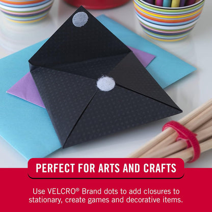 VELCRO Brand Puntos con calcomanía | Círculos redondos de gancho y bucle | 5/8 pulgadas, paquete de 80 | Artes y manualidades, proyectos escolares, 95215W, blanco