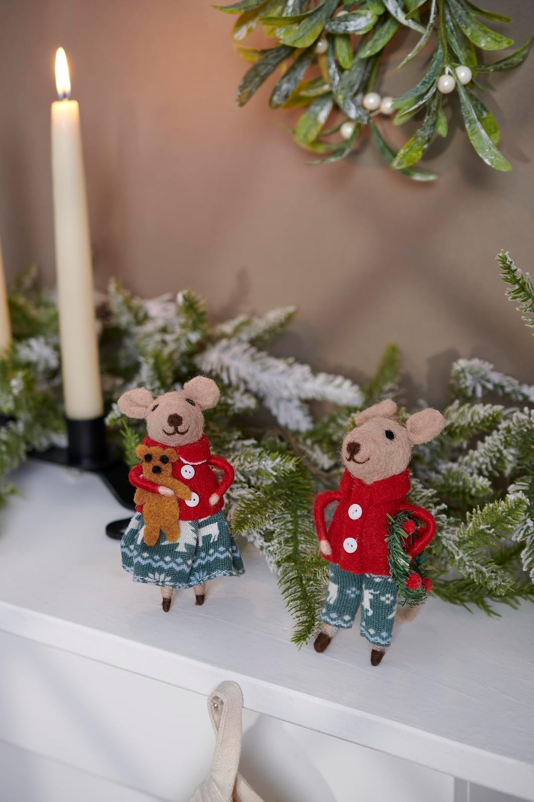 Primitives by Kathy - Juego de Ratones coleccionables para el día de Navidad, Dos Ratones de Fieltro con Trajes navideños Festivos/celebración de Bonitos Acentos de Galletas de Jengibre y Corona de