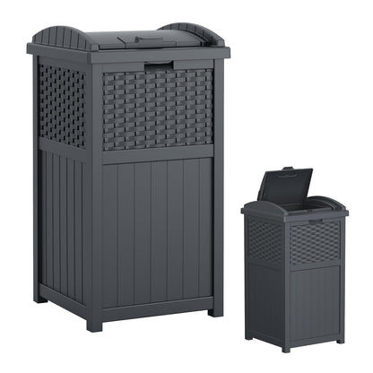 Suncast - Papelera de mimbre de 33 galones con tapa de cierre seguro y construcción resistente a la intemperie para patio, gris ciberespacio, fabricado en los Estados Unidos