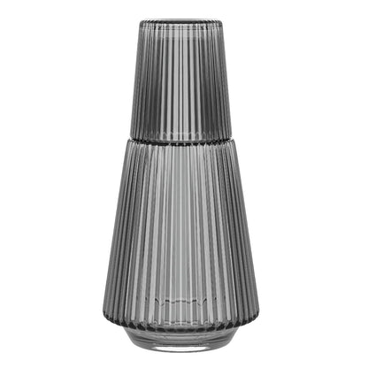 American Atelier - Jarra de agua de noche clásico con vaso, jarra acanalada de 42 onzas y vaso a juego, doble como tapa para habitación de invitados, oficina o regalo, 4.5 x 9.2 pulgadas (gris)