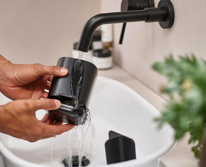 Joseph Joseph Easy-Store - Soporte para Cepillo para Polvo de Dientes, Almacenamiento de baño, Compacto, Negro Mate