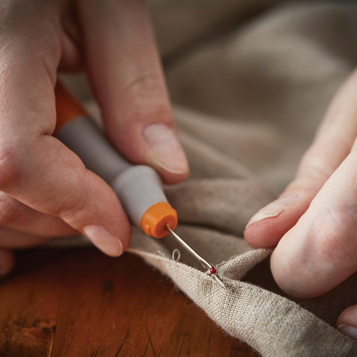 Fiskars - Juego de cinta métrica y desgarrador de costuras
