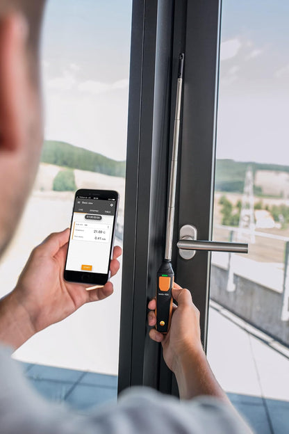 testo 405i Anemómetro de cable caliente I Sonda inteligente inalámbrica para velocidad del aire, flujo de aire y temperatura en el conducto