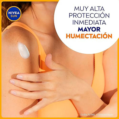 Protector Solar Corporal NIVEA SUN Protección E Hidratación Fps30+ 200Ml, Con Vitamina C Y Ácido Hialurónico,