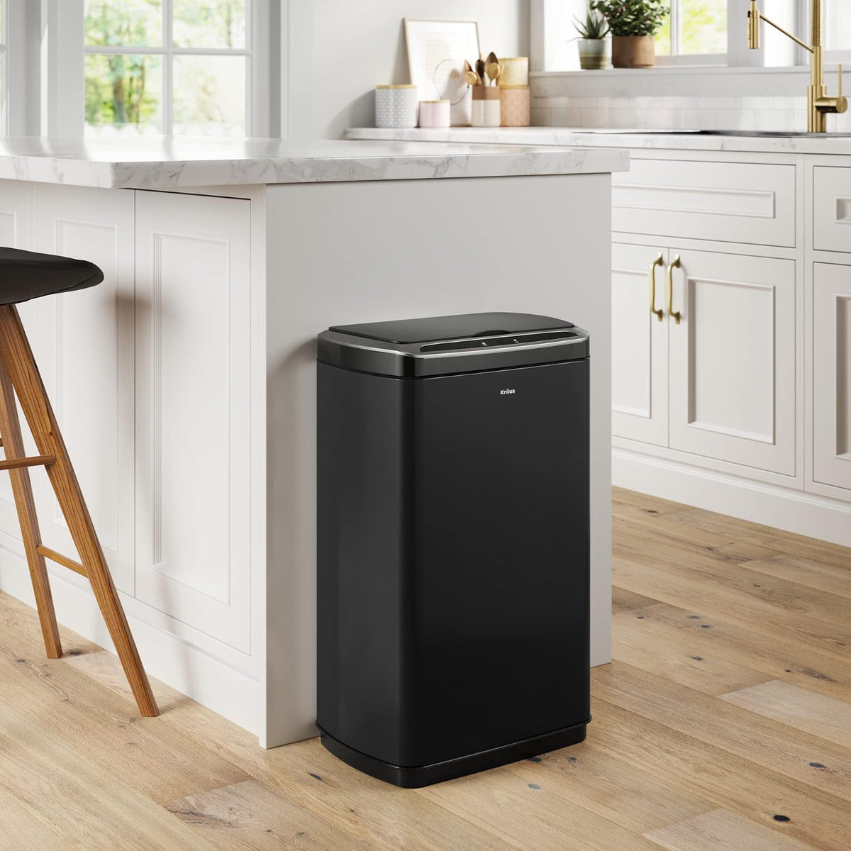 Kraus GarbagePro - Bote de basura rectangular de 13 galones con sensor de movimiento manos libres funciona con pilas en acabado negro mate con tapa SoftShut Touchless, KTCS-10MB