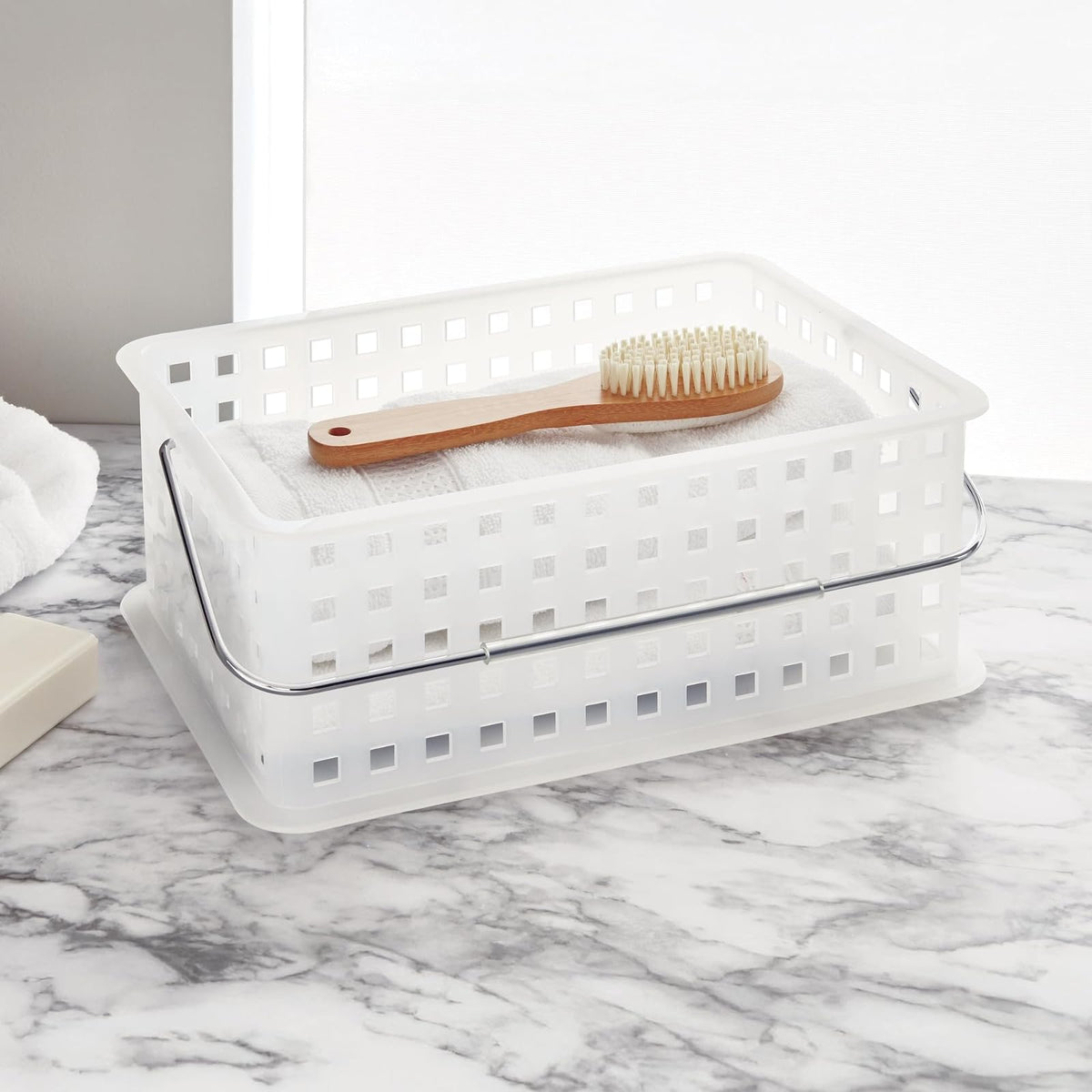 iDesign - Cesta de ducha portátil para recámara o baño, juego de 3 unidades, transparente/escarcha, fabricada en Estados Unidos